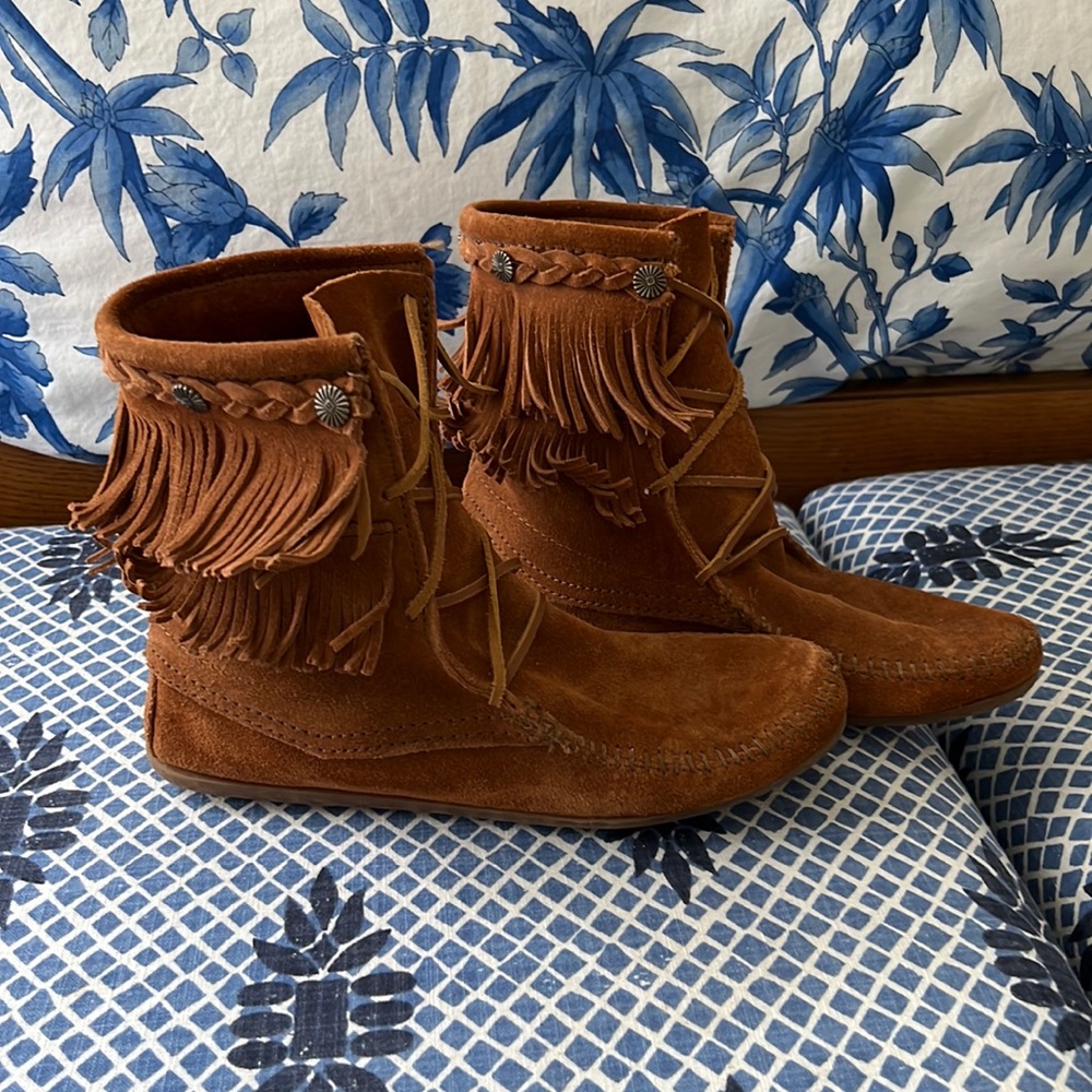 Brown Suede Minnetonka Moccasin Boots SZ 8